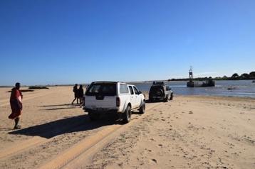 200. Onderweg Morombe naar Belo-sur-Mer, pontje.jpg